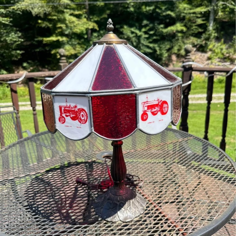 1970’s VINTAGE INTERNATIONAL HARVESTER  Stained Glass Table Lamp TIFFANY STYLE